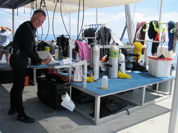 Dive benches on the main deck of R/V MANTA