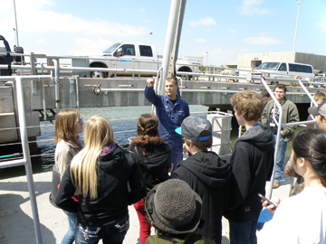 Jamie talking to a group of students on the back deck of the MANTA